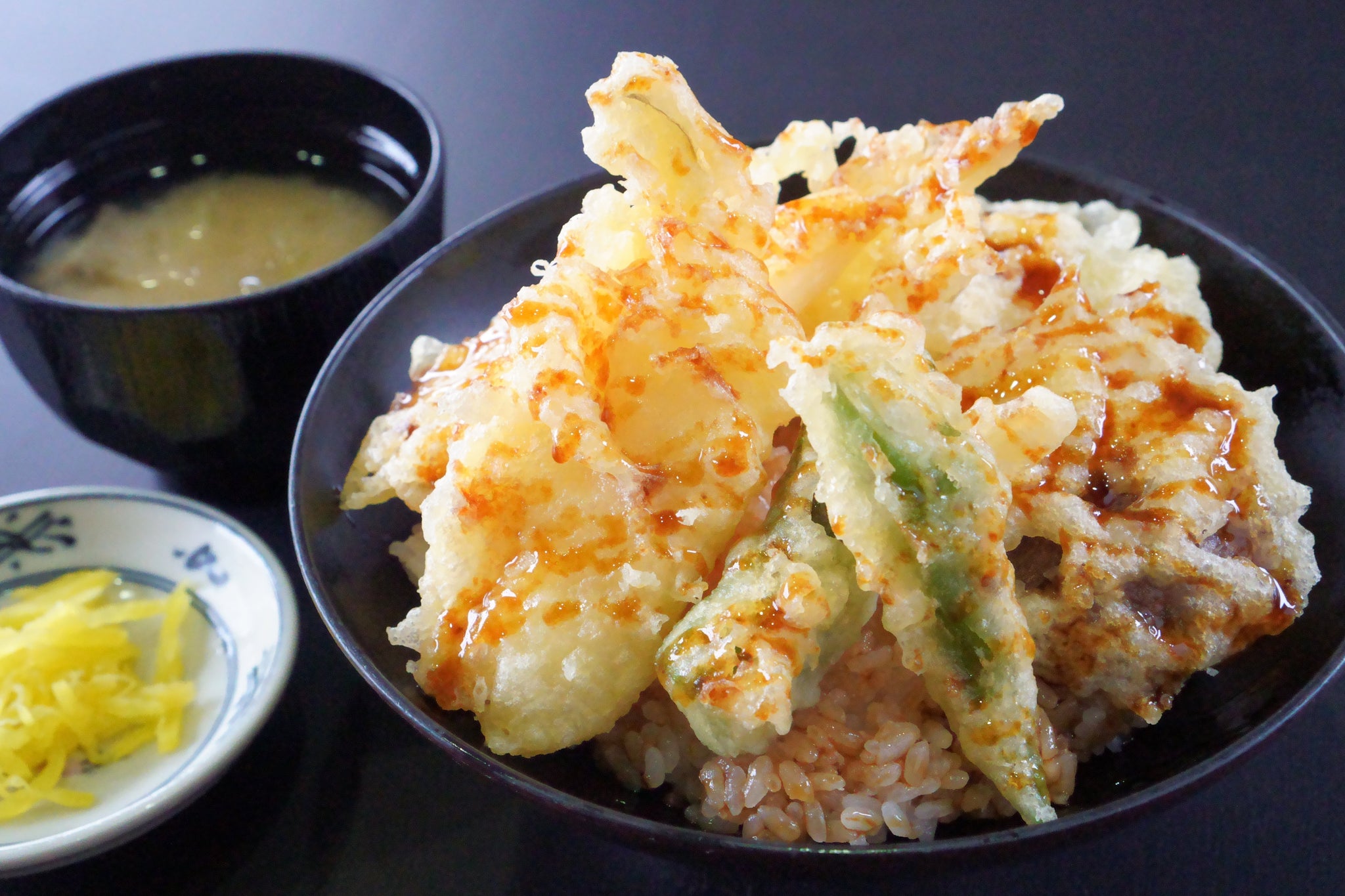 『ふぐと季節野菜の天丼』始まります。